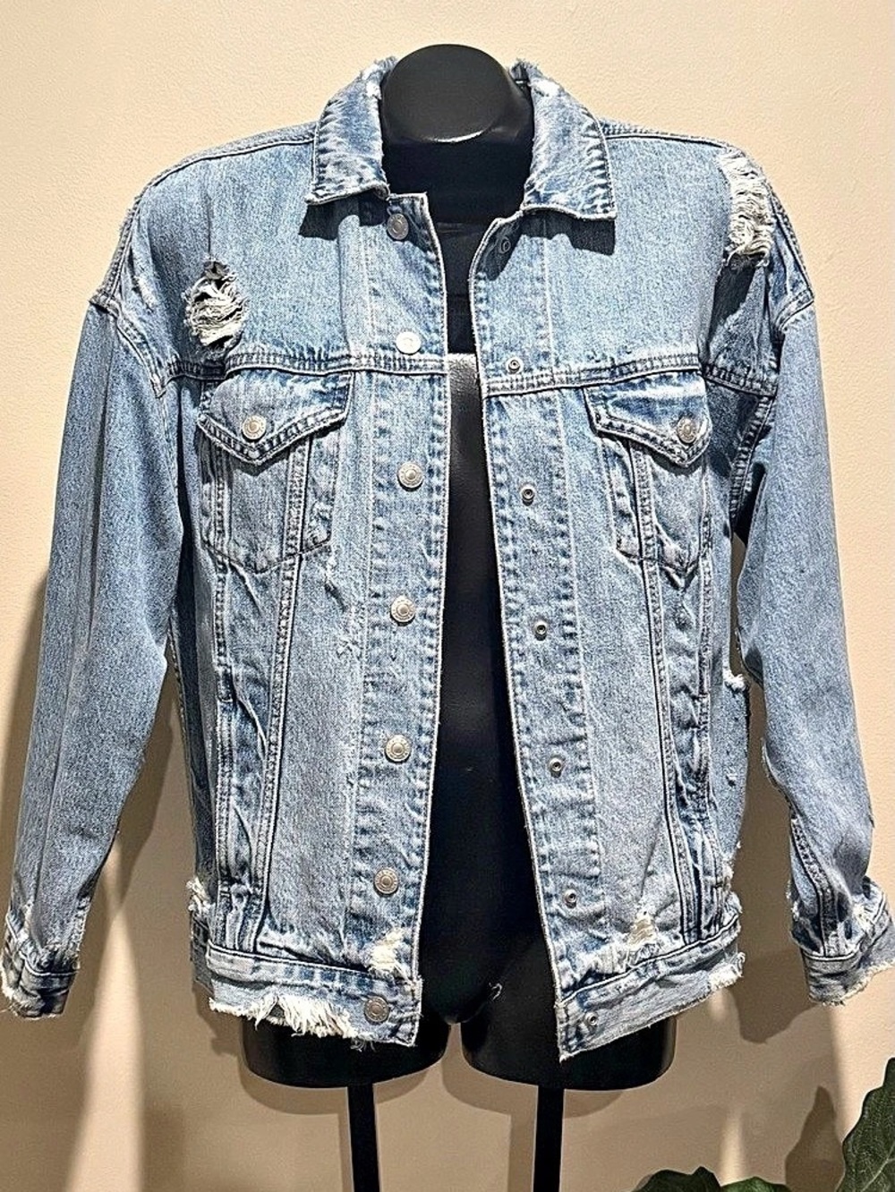 American Eagle Distressed Denim Jacket in Blue Size XS